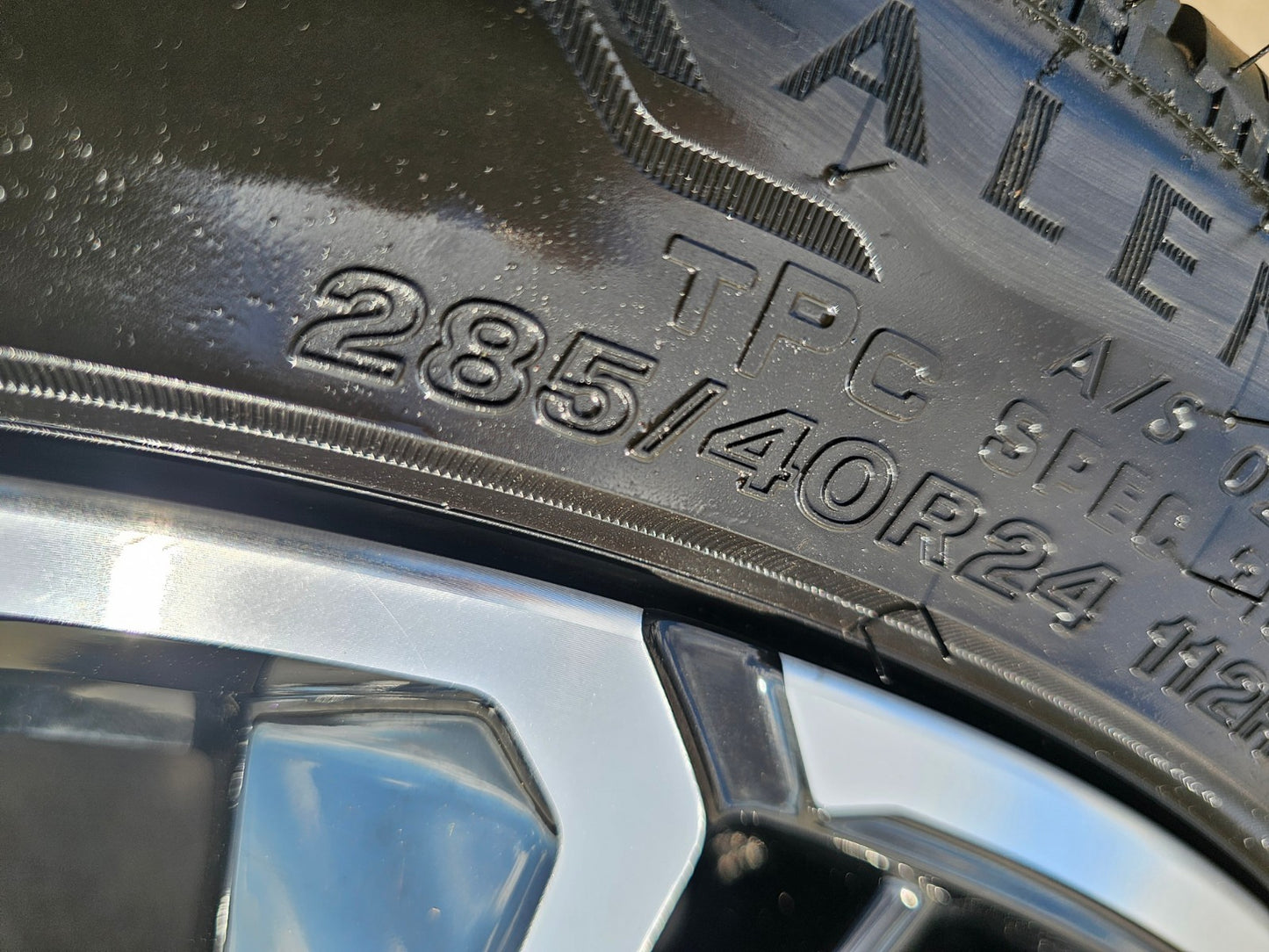 24" Chevy Tahoe Suburban Silverado OEM High Country wheels rims 2025 2026 NEW