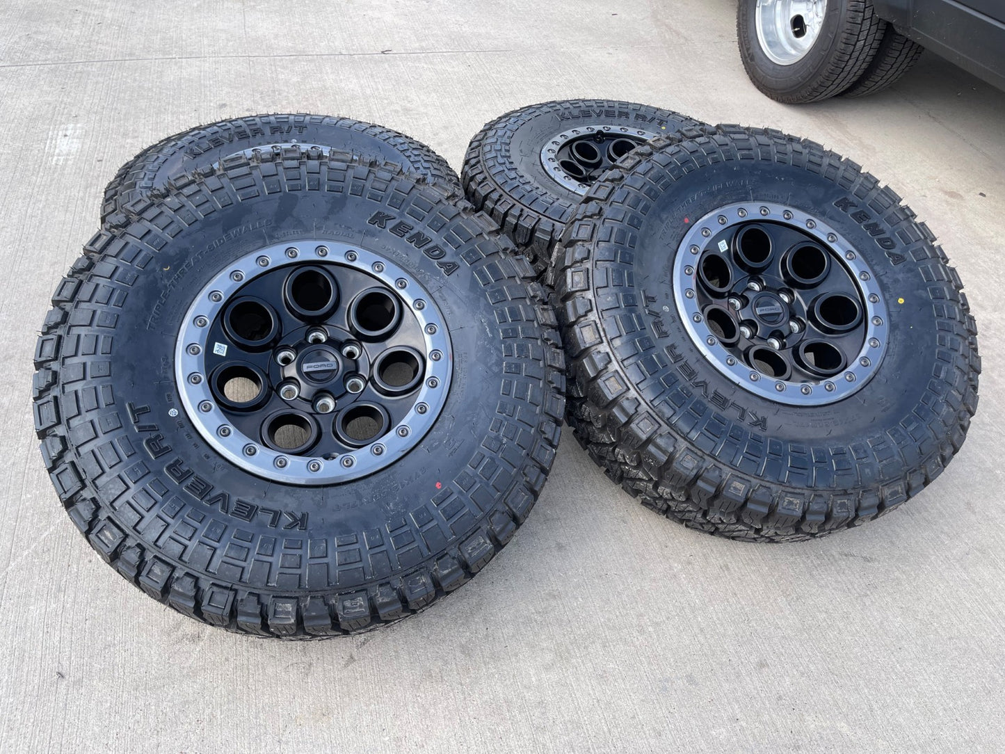 17" Ford F-150 Raptor OEM BEADLOCK 10612 rims wheels 2025 2026 NEW KENDA 37 NEW