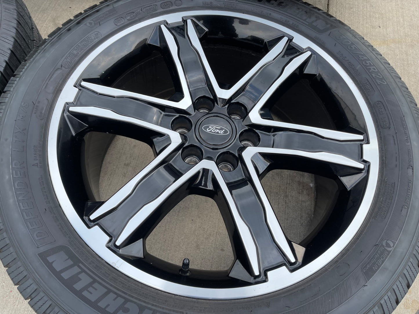 22" Ford F-150 Expedition PERFORMANCE OEM 10200 rims wheels MICHELIN