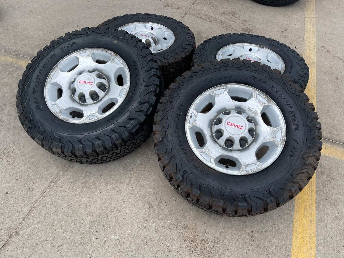 17" GMC Sierra 2500 3500 OEM 5293 wheels rims 8x165 Chevy Silverado BFG KO2 AT