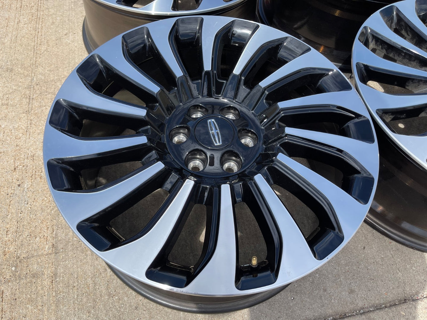 22" Lincoln Navigator OEM rims wheels 10499 95383 Black Label 2023 2024 2025