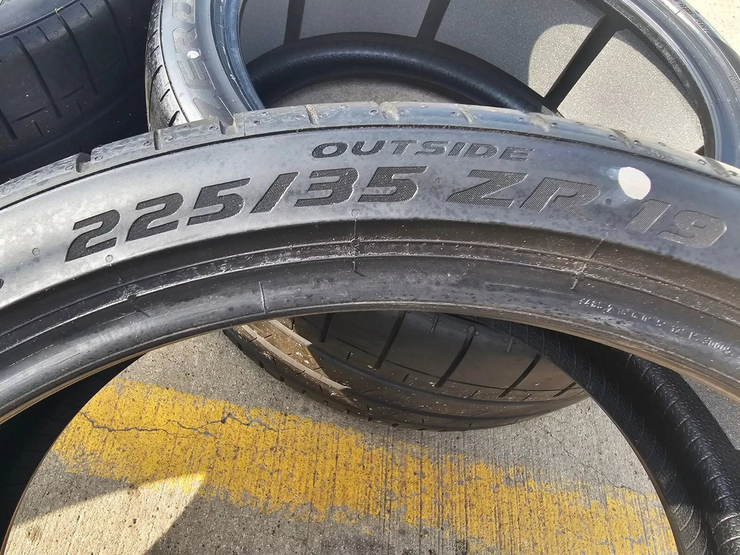 (2) 225/35/19 + (2) 285/35/20 Pirelli P Zero Corsa tires McLaren