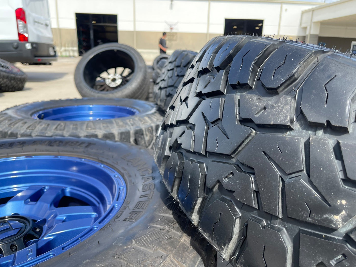 18x9 18" FUEL Oxide D802 Silverado RAM Tacoma wheels rims 6x139 6x5.5 35"