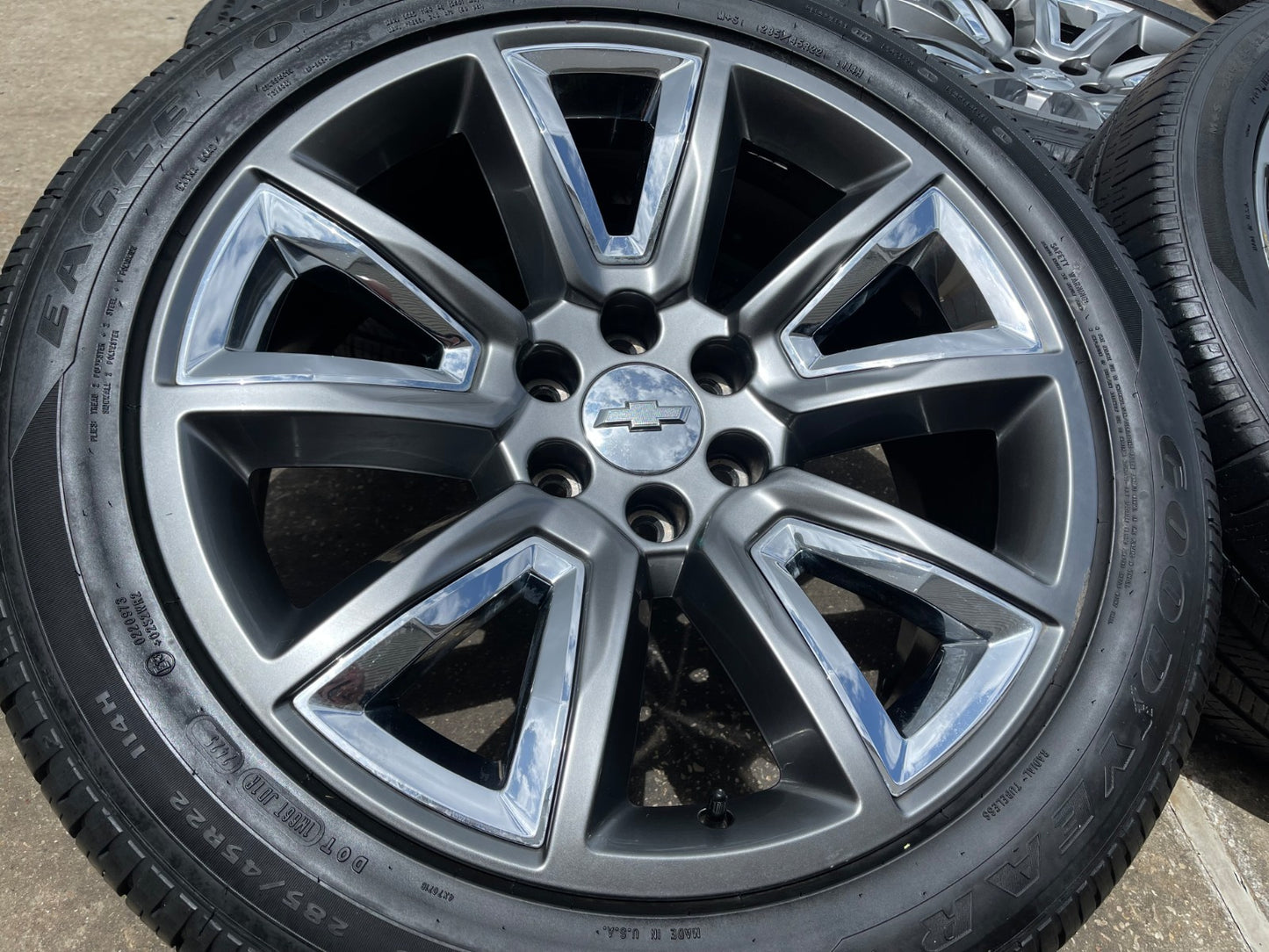 22" Chevy Silverado LTZ OEM 5696 wheels rims Tahoe Suburban