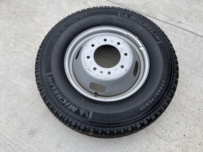 (1) 17" Ford F-350 Dually OEM 3615 99016 rim wheel tire MICHELIN