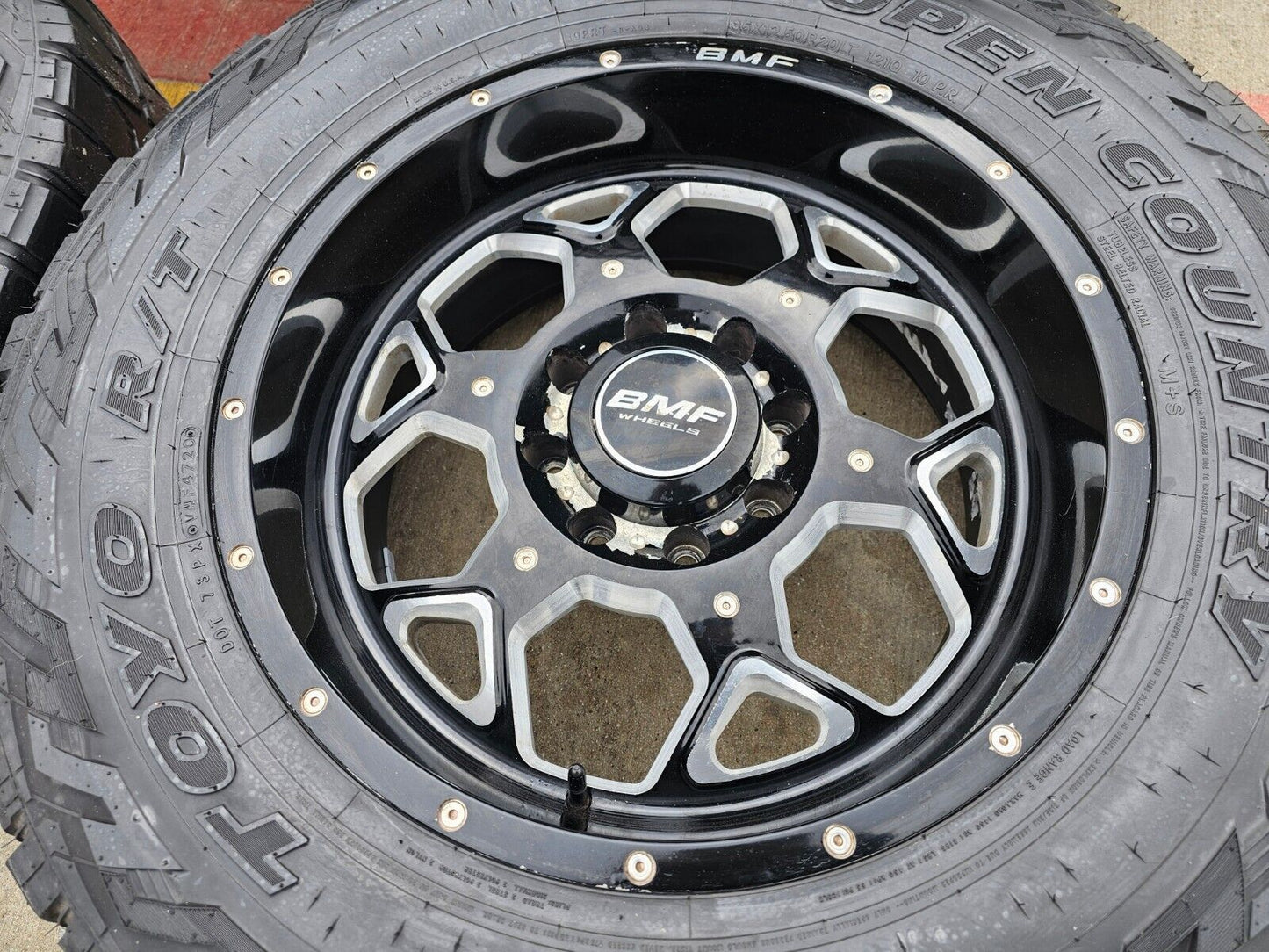 20x12 Moto Metal MO985 Chevy Dodge Ram 2500 3500 wheels rims 8x165 8x6.5 37"