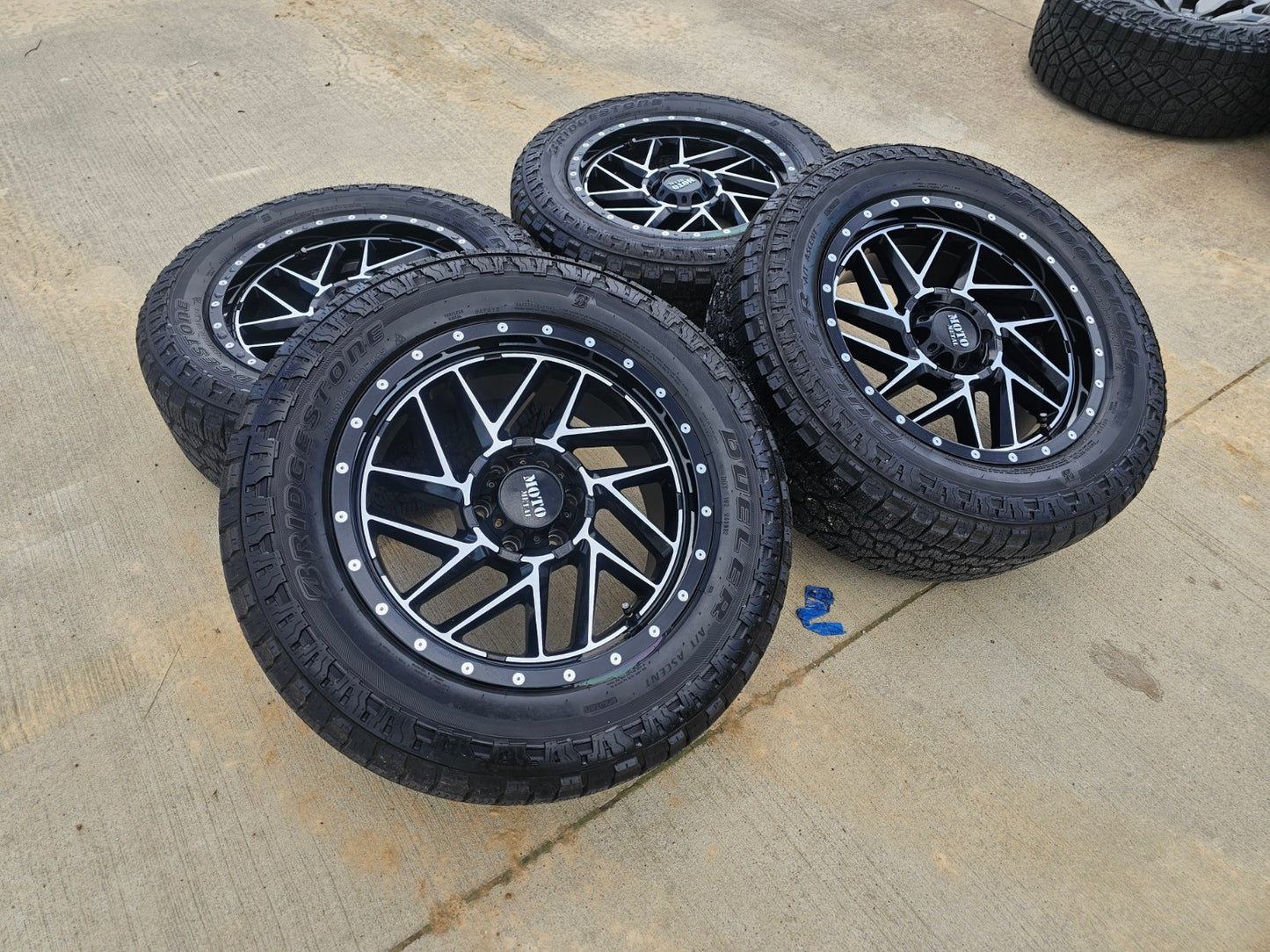20x9 20" MOTO METAL MO985 Breakout Silverado RAM Tacoma wheels rims 6x139 6x5.5