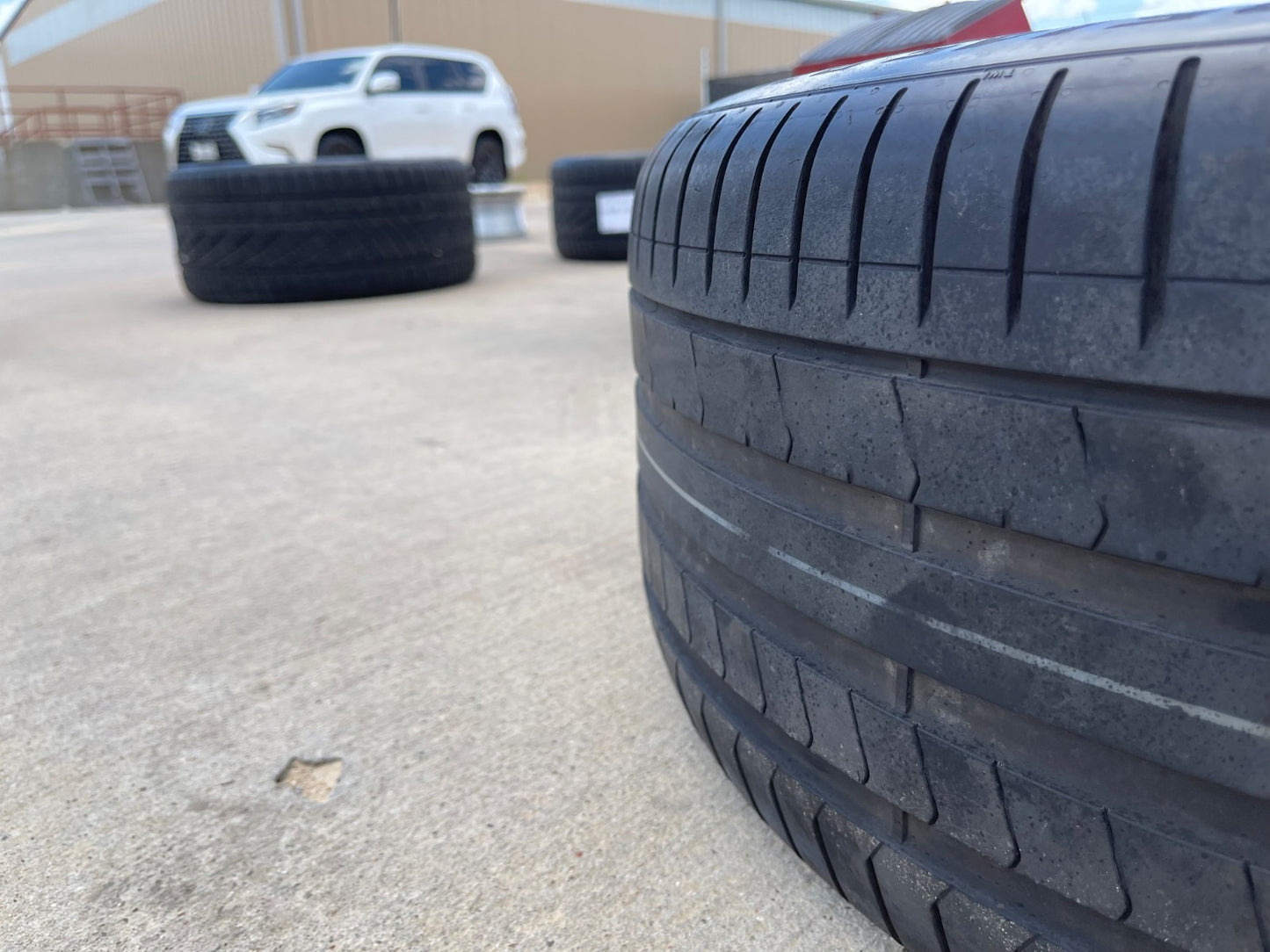 (1) 285/45/21 Pirelli P Zero tire 113Y M+S 285/45R21 Run Flat RFT