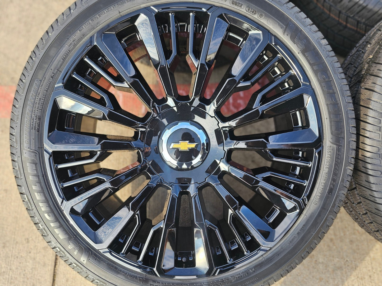 24" Chevy Tahoe Silverado OEM High Country wheels rims 2025 2026 NEW MICHELIN