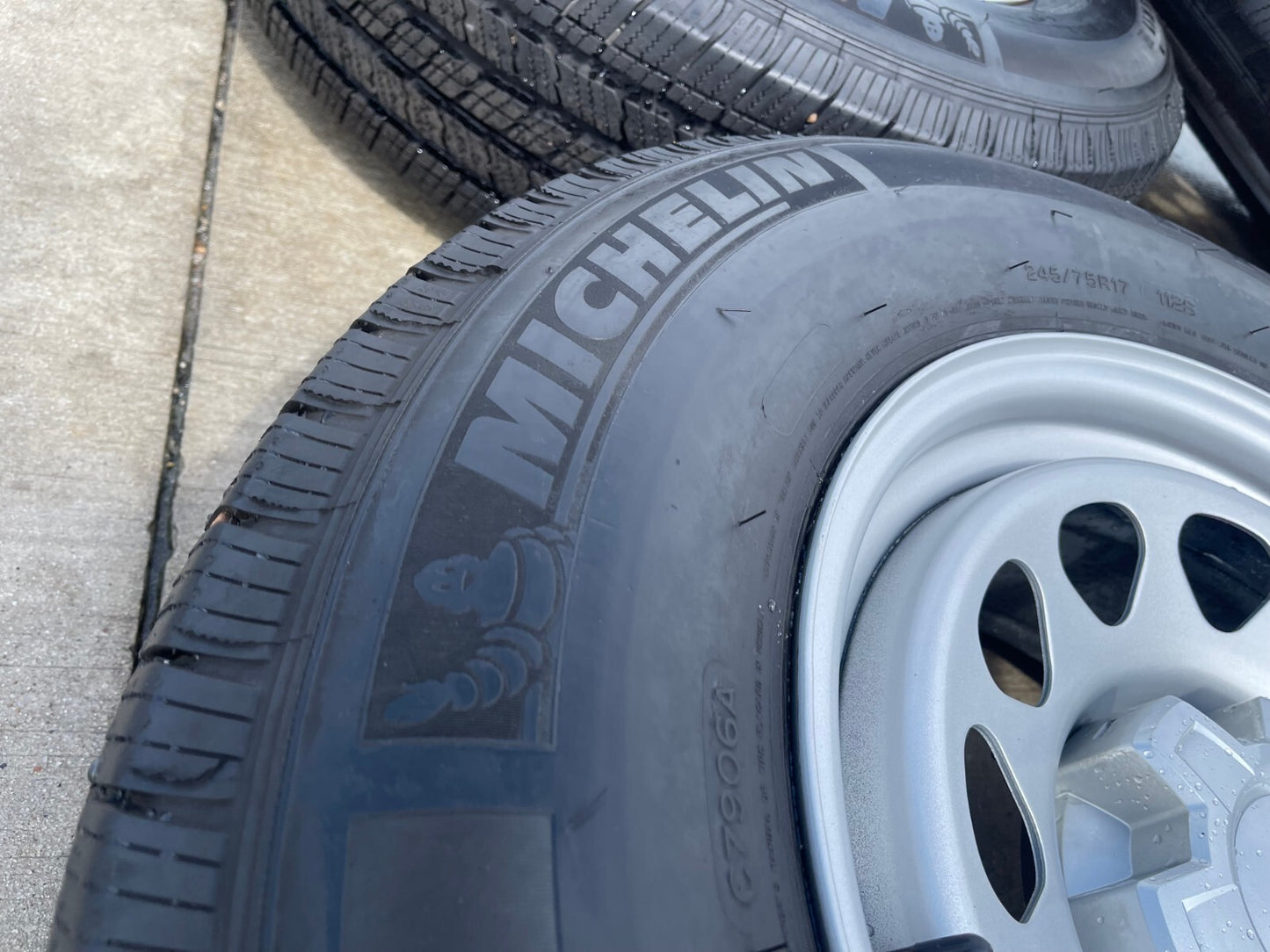 17" Chevy Silverado Sierra OEM wheels rims Tahoe Colorado 8130 Canyon MICHELIN