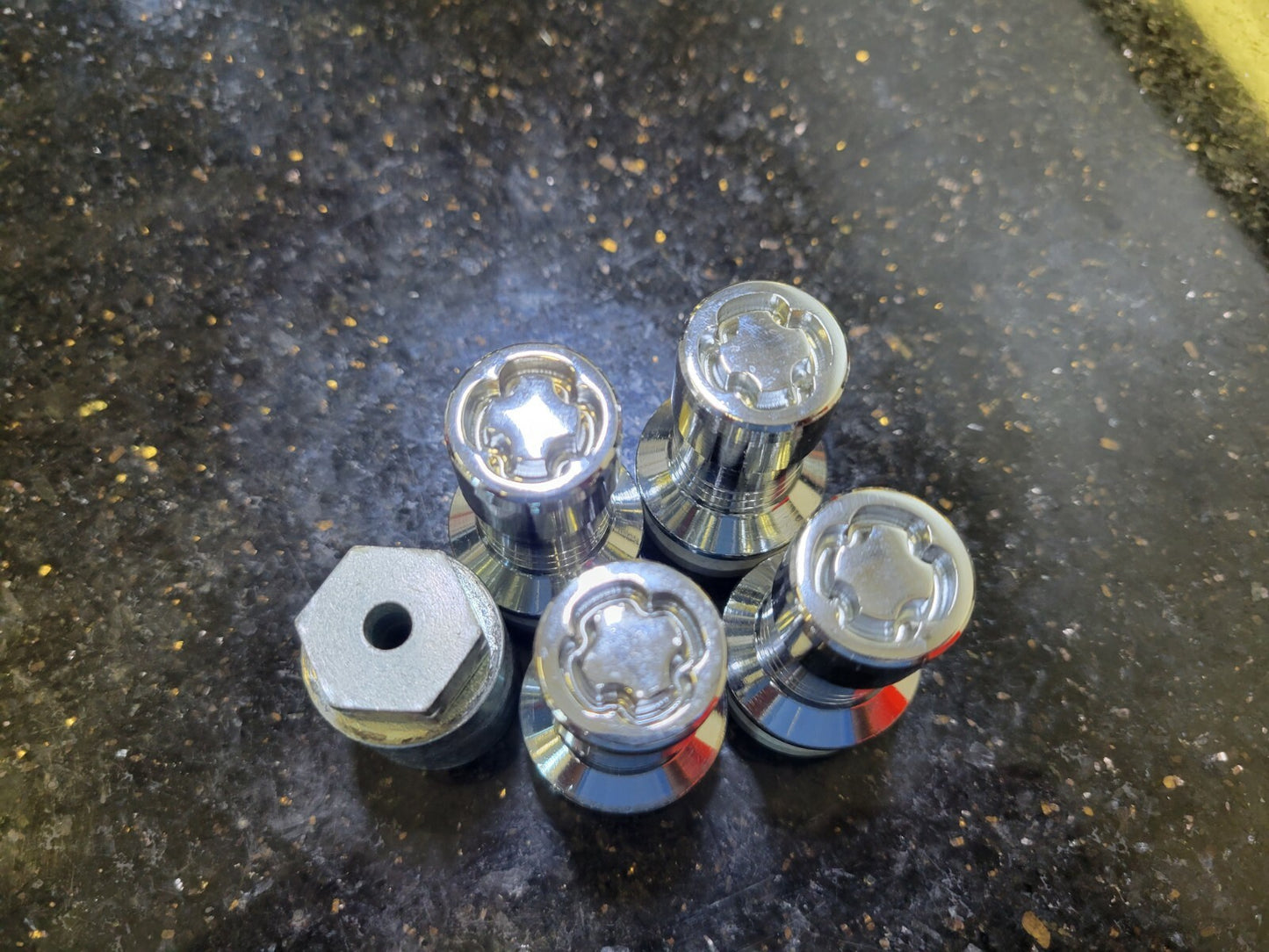 (4) 14x1.5 OEM Ford lug nut locks nuts polished key washer F-250 F-350