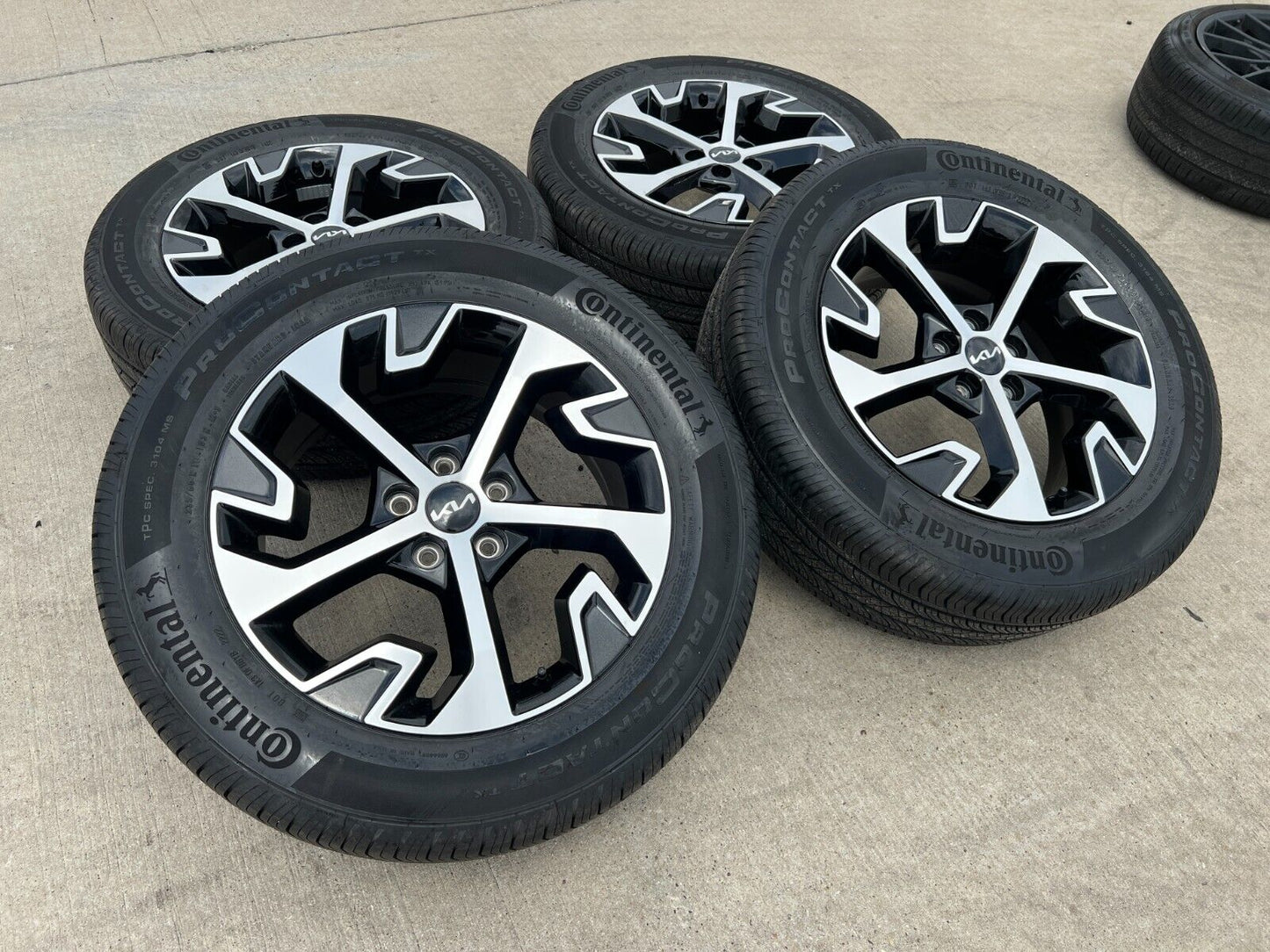 18" Kia Sportage Telluride OEM wheels rims tires 95386 Sorento Sedona