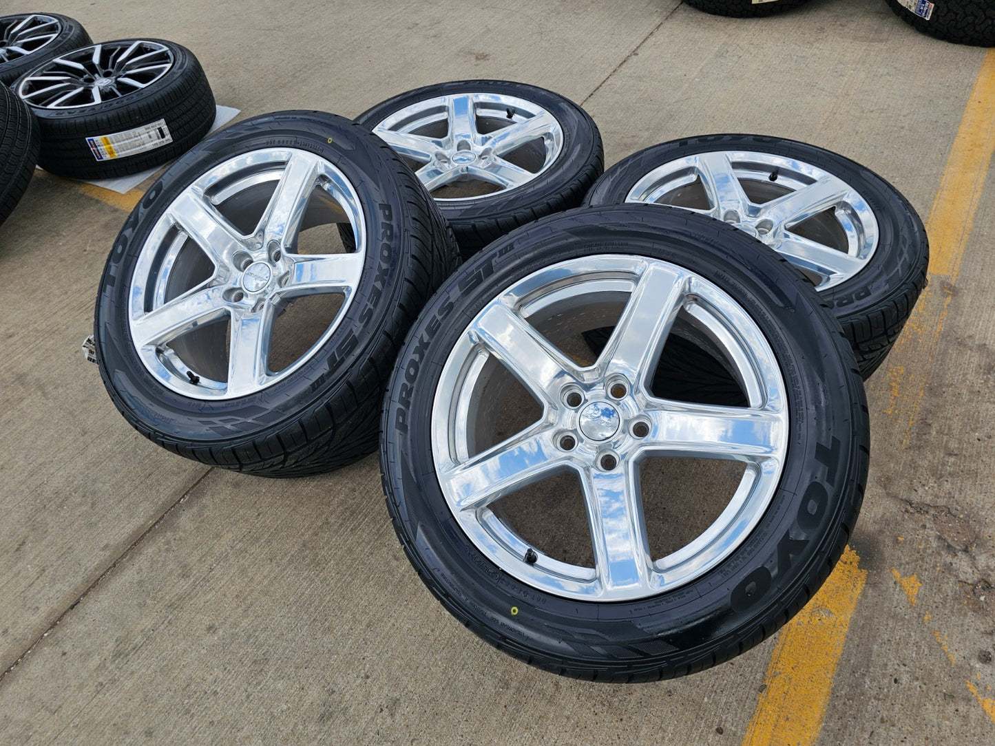 20" Jeep Grand Cherokee SRT Trackhawk OEM 9172 wheels rims tires NEW