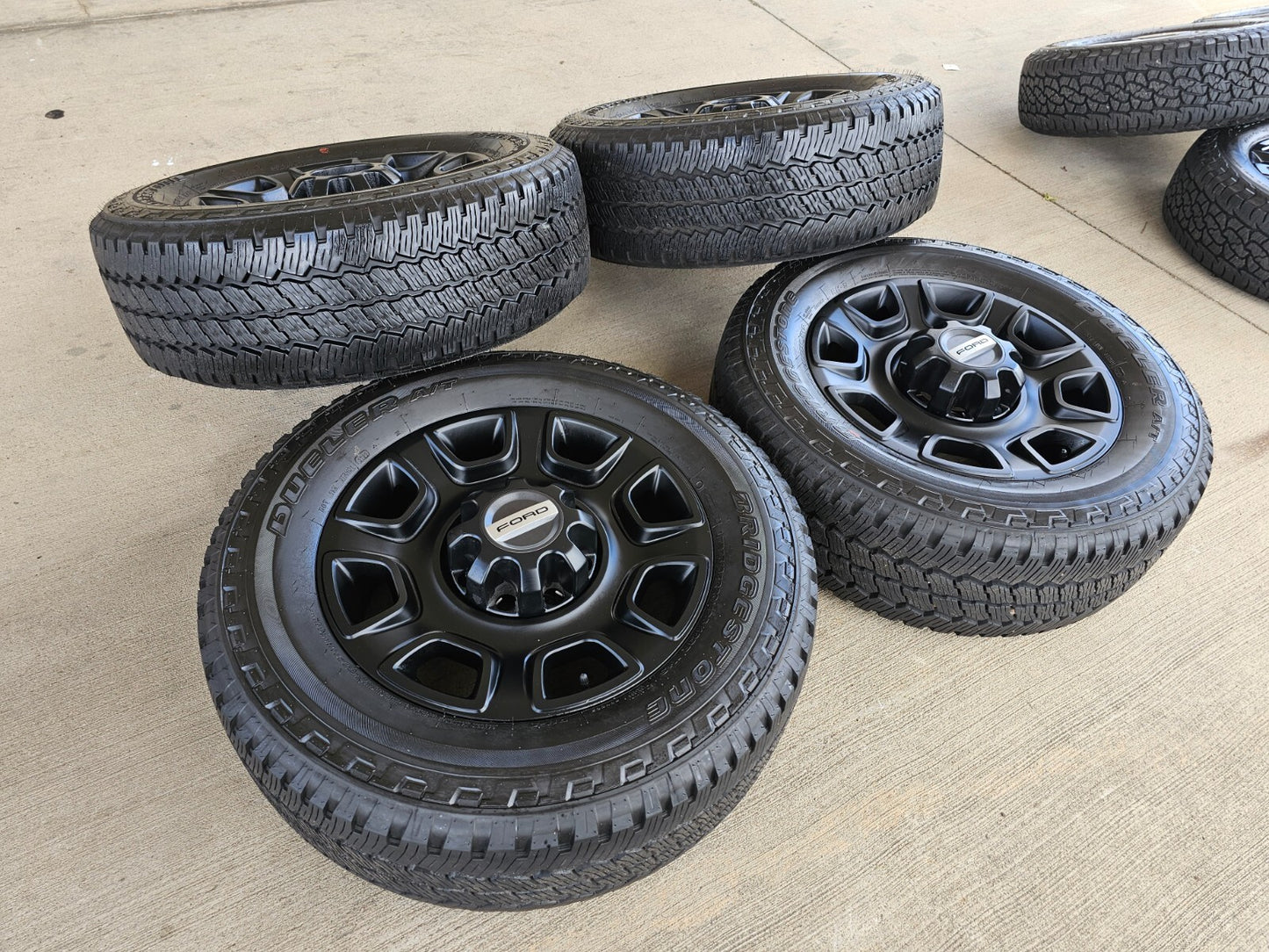 20" Ford F-250 F-350 OEM Lariat Platinum wheels rims 10486 tires 2024 2025 2026