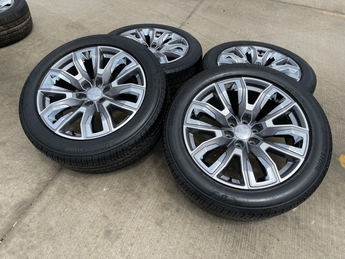 22" GMC Yukon Chevy Tahoe Escalade OEM 95513 14134 wheels rims BRIDGESTONE NEW