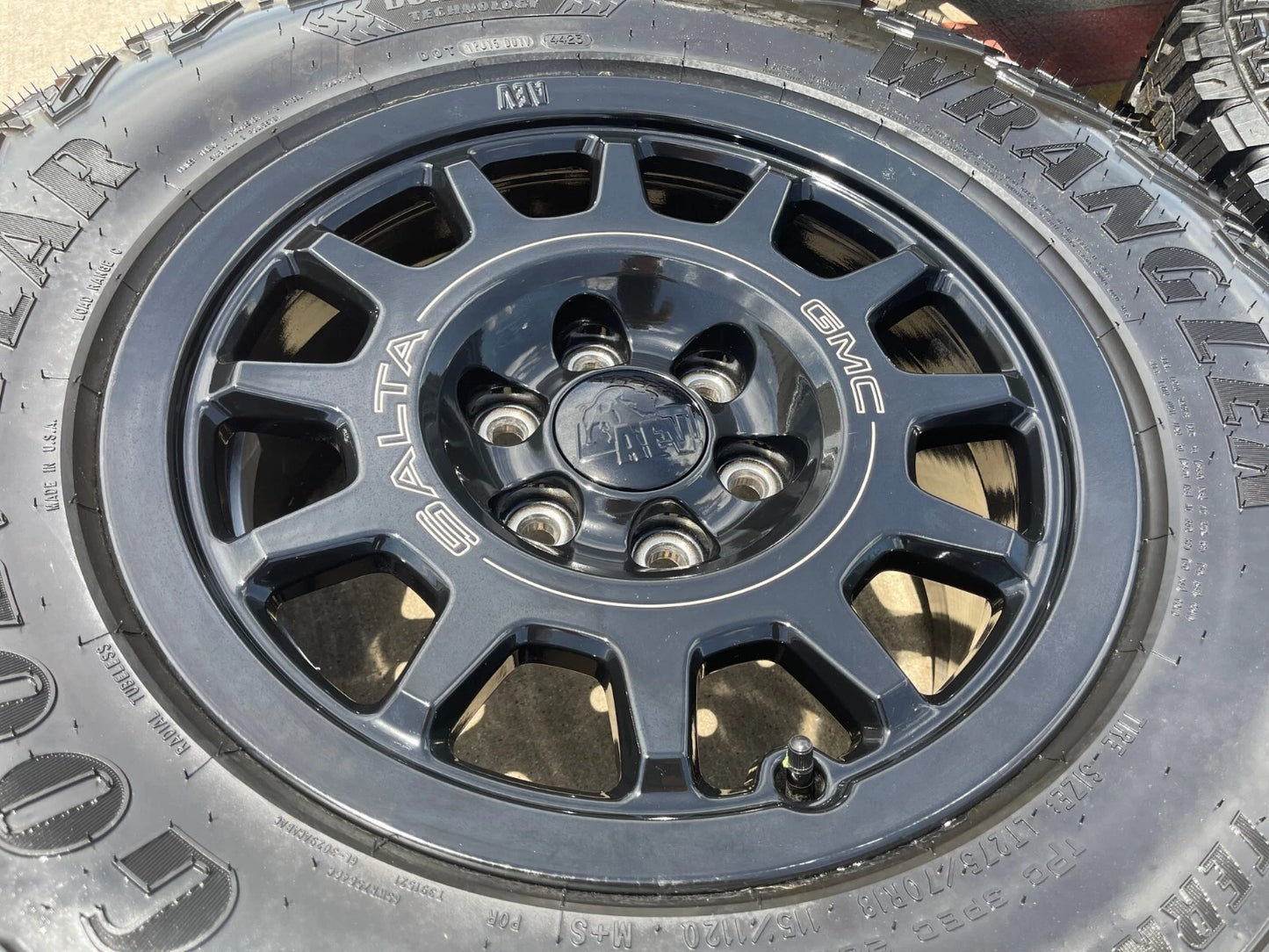 18" AEV SALTA GMC Sierra AT4X Chevy Silverado OEM rims wheels NEW