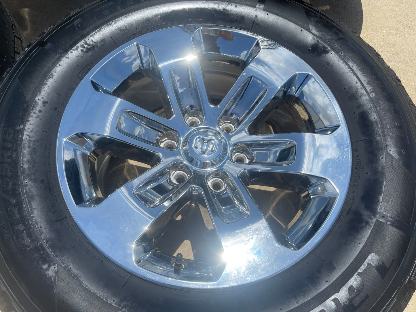 18" Dodge Ram 1500 OEM wheels rims 2672 tires SET CHROME