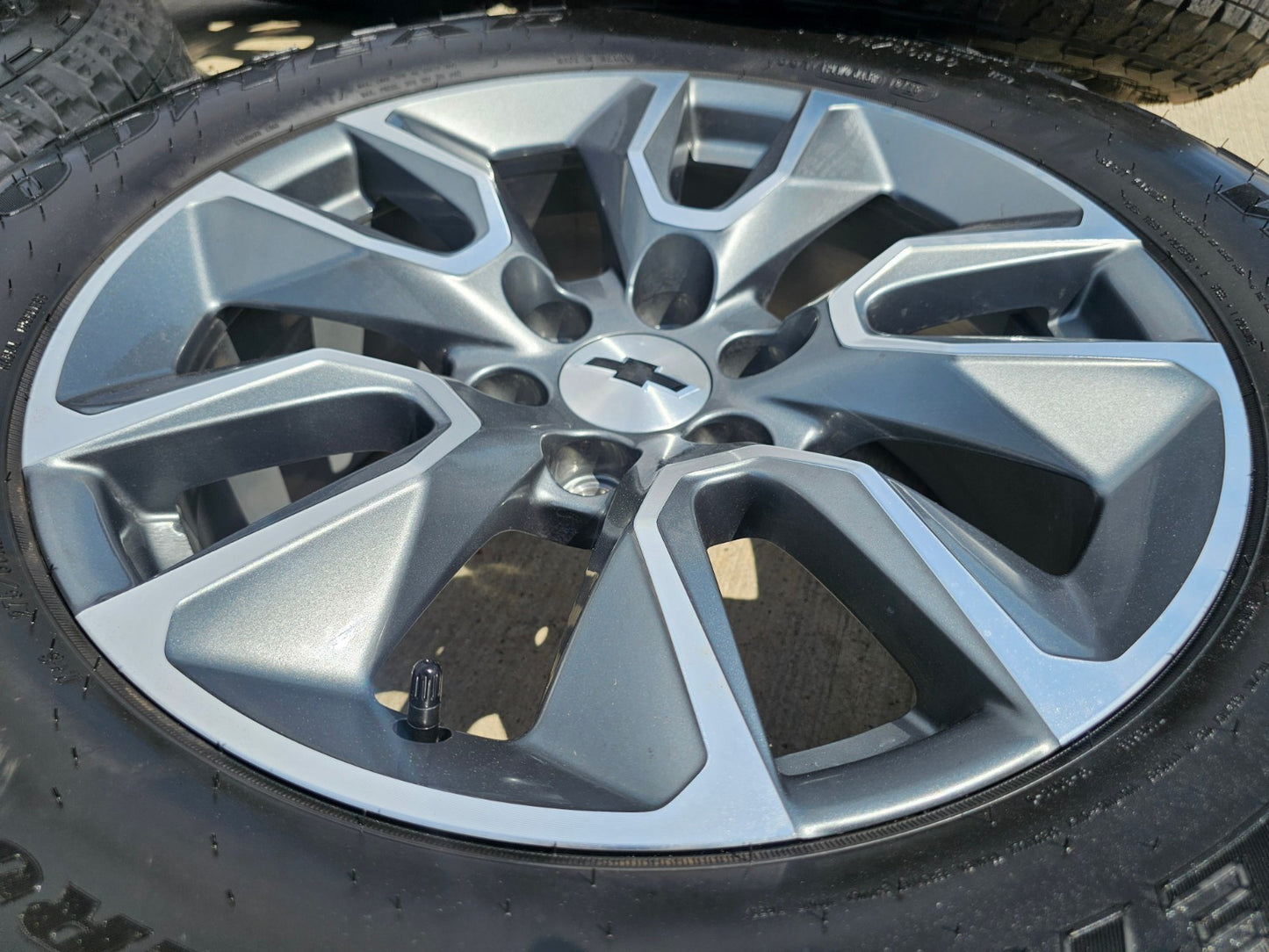 20" Chevy Silverado 1500 Tahoe OEM 5915 5916 wheels rims SET 2026 GOODYEAR