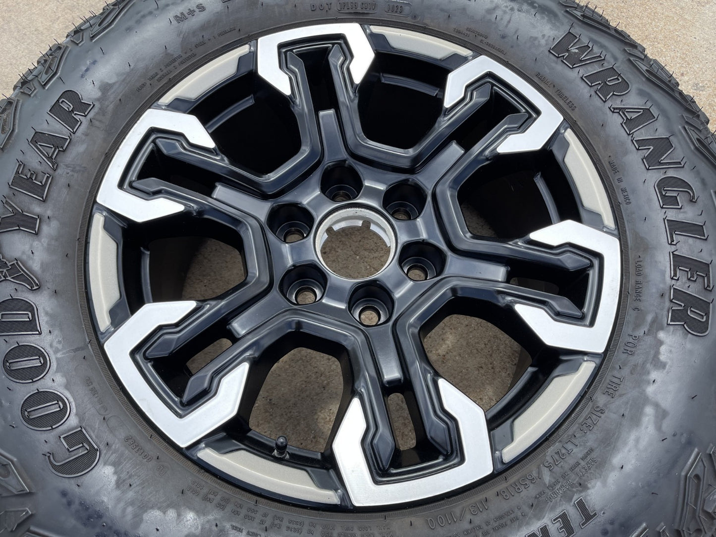 18" Chevy Silverado ZR2 Tahoe TRAIL BOSS Sierra OEM 95415 wheel rim GOODYEAR