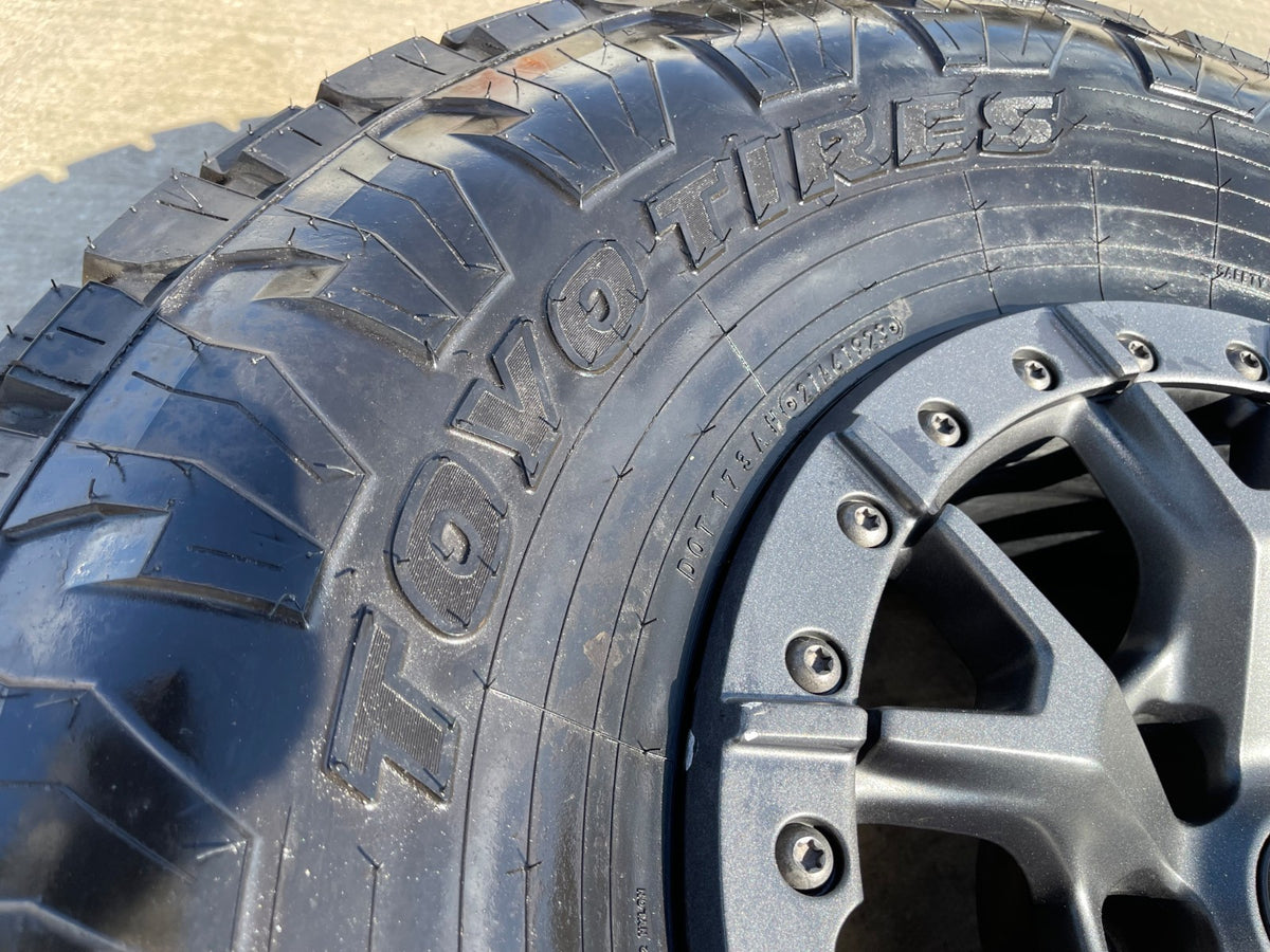 17" Ford F-150 Raptor R OEM BEADLOCK 10460 rims wheels 37" tires SET TOYO