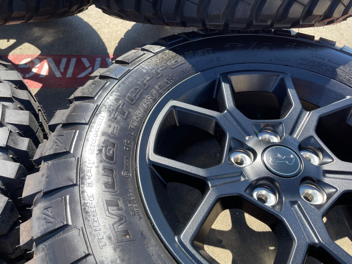 17" Jeep Wrangler Rubicon OEM 95729 wheels rims Gladiator BFG KM2 M/T SET NEW