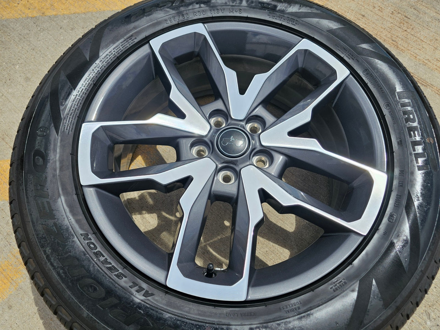(1) 20" Jeep Wrangler Rubicon 4XE OEM 9333 wheel rim Gladiator 2024 2025