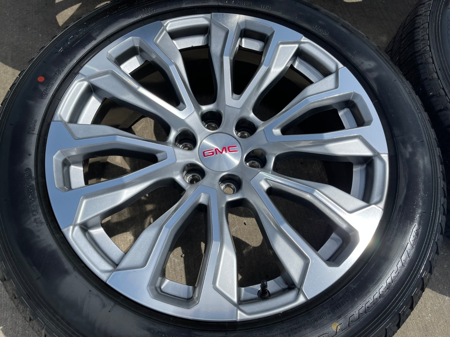 22" GMC Yukon Sierra DENALI OEM wheel rim 14025 97000 tire spare