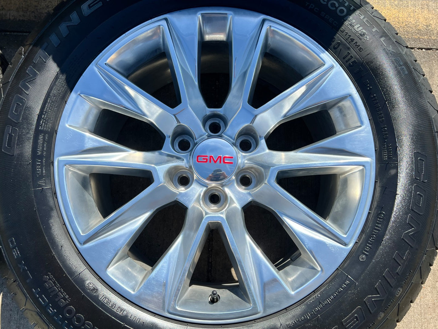 20" GMC Yukon 5920 OEM wheels rims Chevy Tahoe Silverado 2025 2026 CONTINENTAL