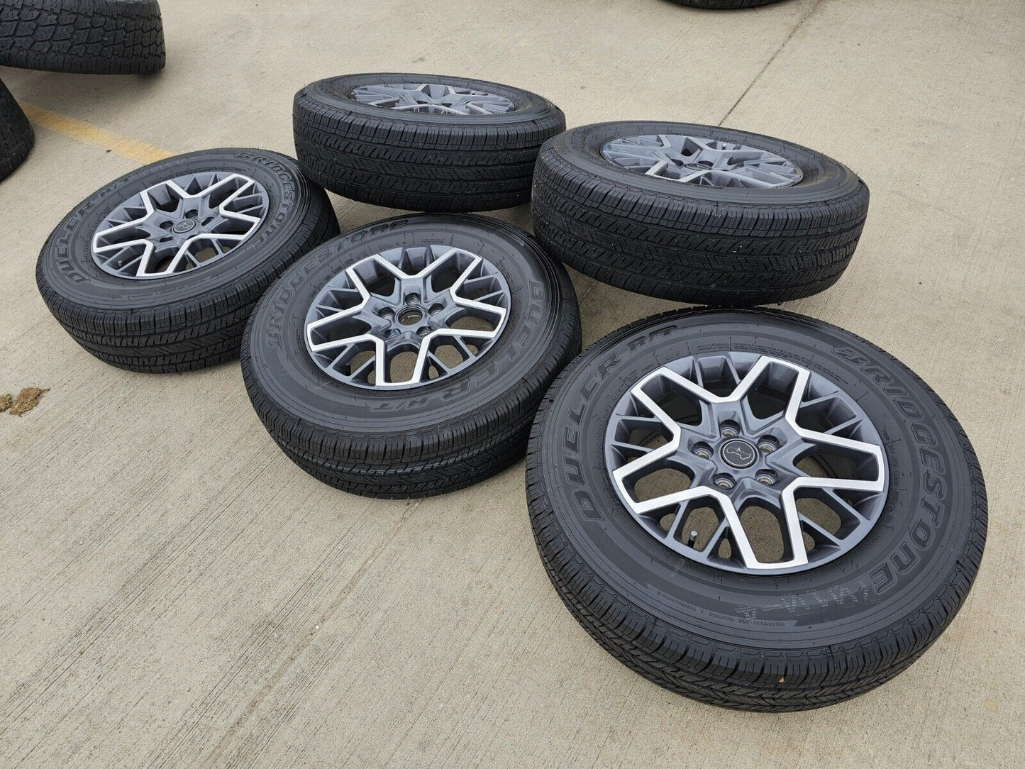 18" Jeep Wrangler Grand Cherokee Gladiator OEM wheels rims tires 2024 2025 NEW