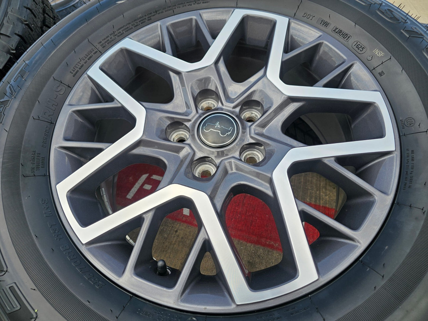 18" Jeep Wrangler Grand Cherokee Gladiator OEM 9331 wheels rims DUELER A/T NEW