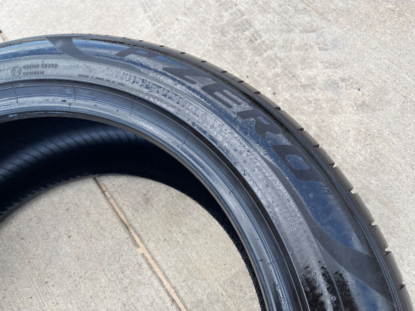 (1) 285/45/21 Pirelli P Zero tire 113Y M+S 285/45R21 Run Flat RFT