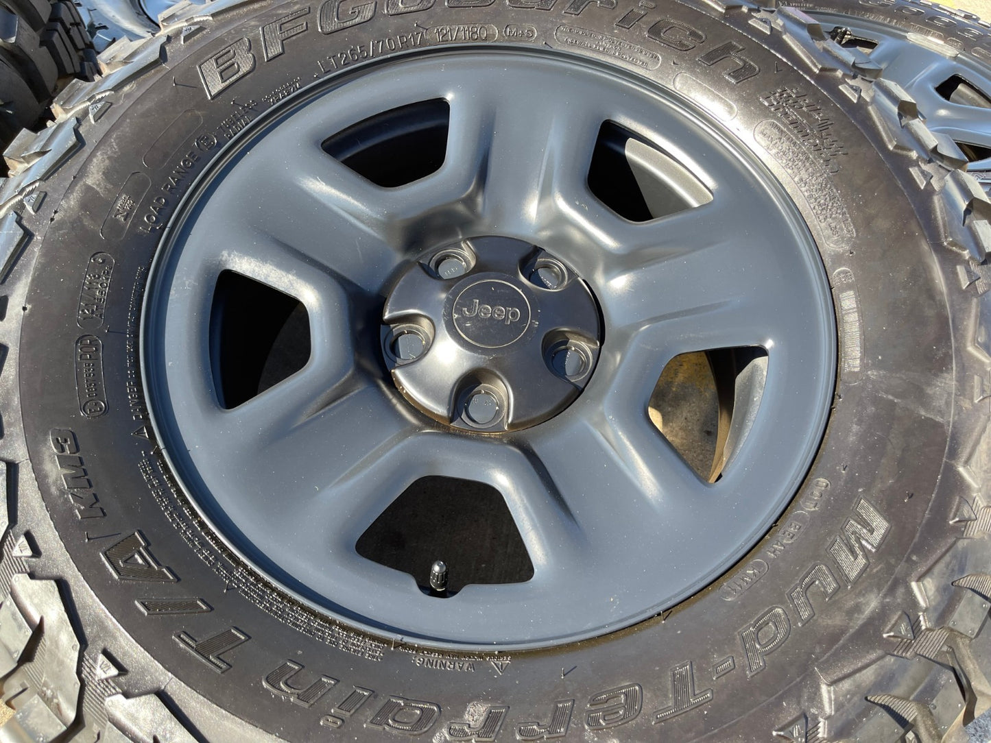 17" Jeep Wrangler Rubicon Sahara OEM wheels rims 9240 9220 black BFG KM3