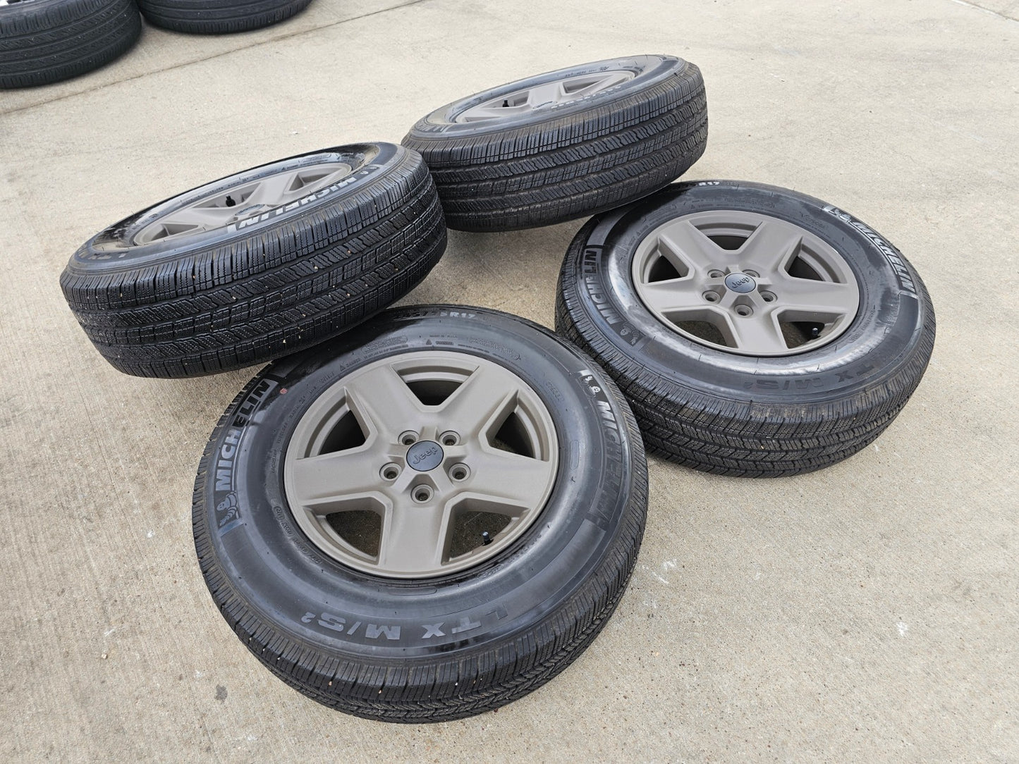 17" Jeep Gladiator MILITARY EDITION OEM wheels rims 9235 Wrangler NEW