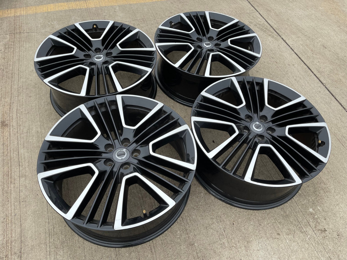 21" Volvo XC40 Ultimate OEM rims wheels 70467 2019 2020 2021 2022 2023 2024 2025