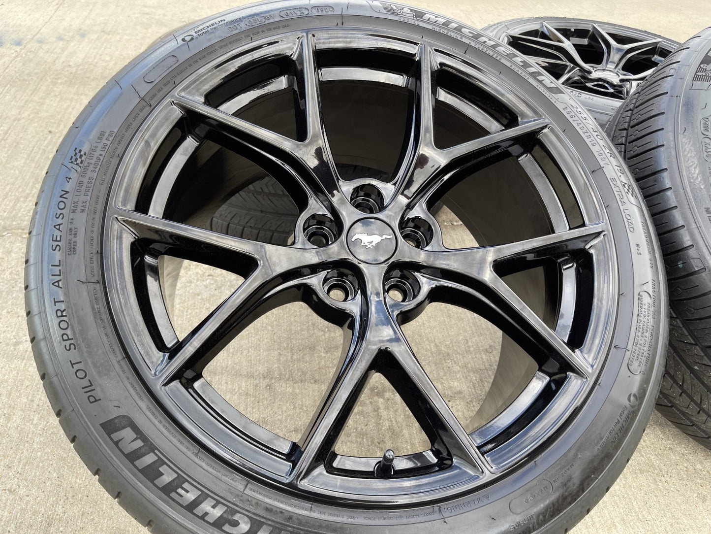 19" Ford Mustang GT Track Pack OEM 10277 10363 wheels rims tires MICHELIN
