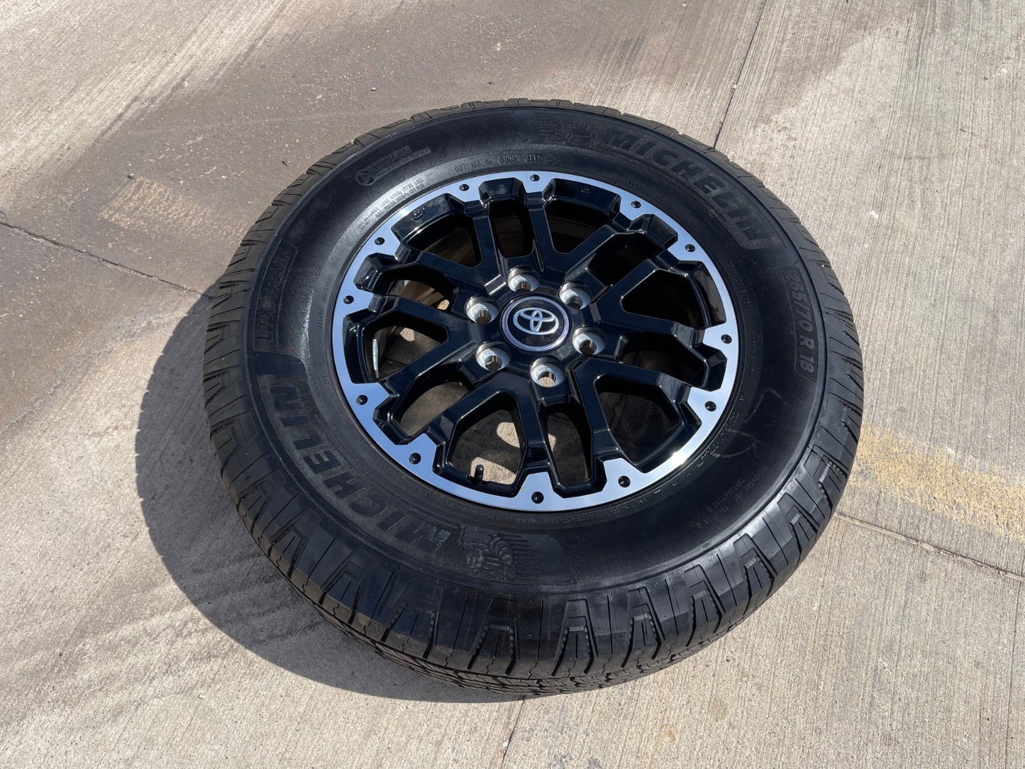 (1) 18" Toyota Tundra TRD OEM black wheel rim 75273 95407 Sequoia SET MICHELIN
