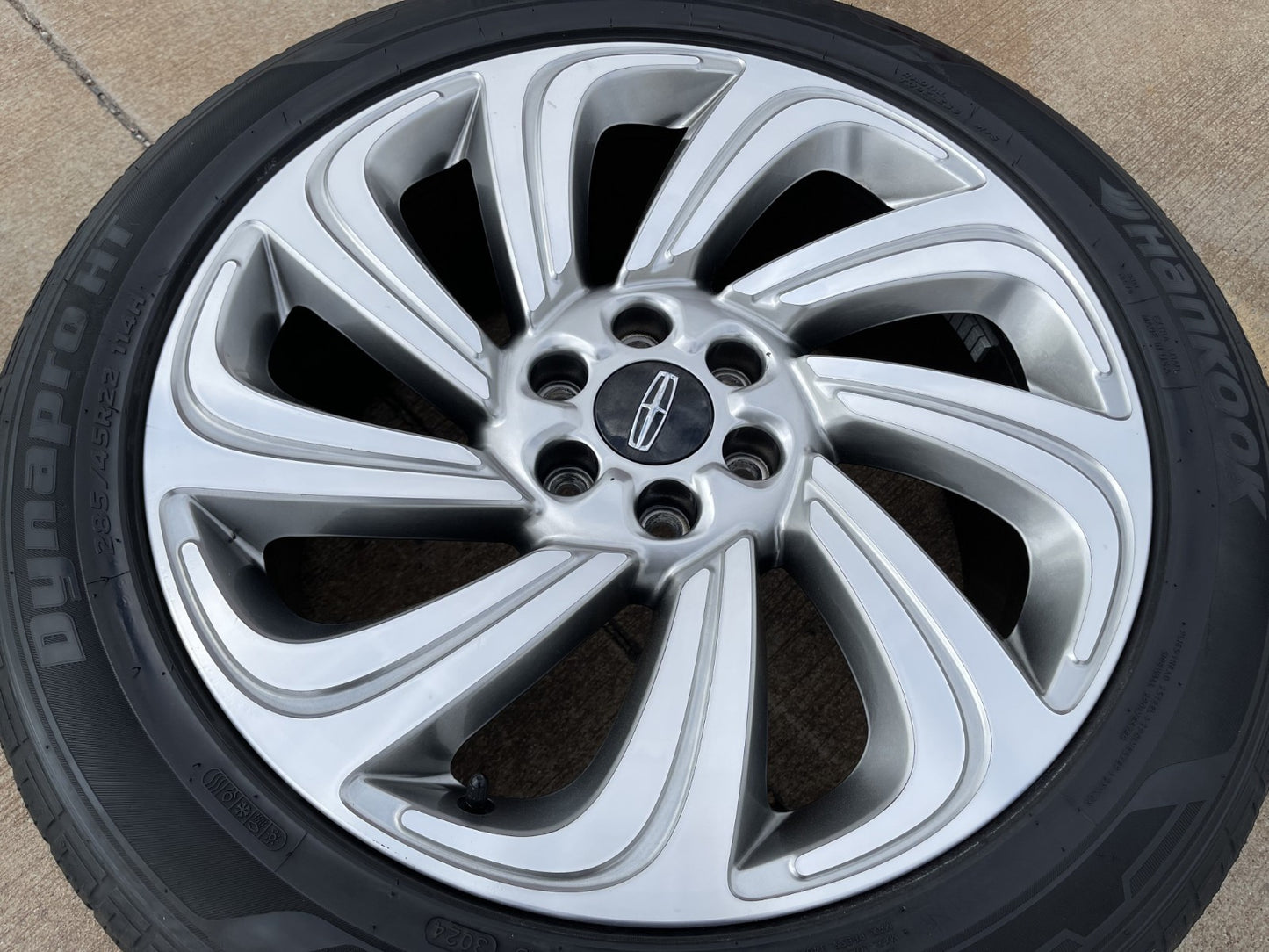 (1) 22" Lincoln Navigator BLACK LABEL OEM 10497 rim wheel 2022 2023 2024 HANKOOK