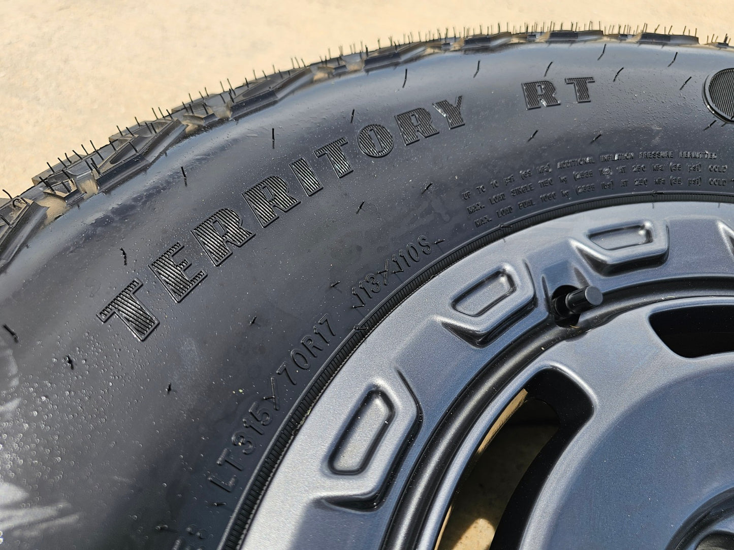 (1) 17" Ford Bronco HERITAGE SASQUATCH wheel rim 10464 GOODYEAR A/T 35" NEW