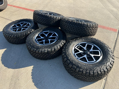 17" Jeep Wrangler Rubicon OEM wheels rims Gladiator tires BFG 33" NEW
