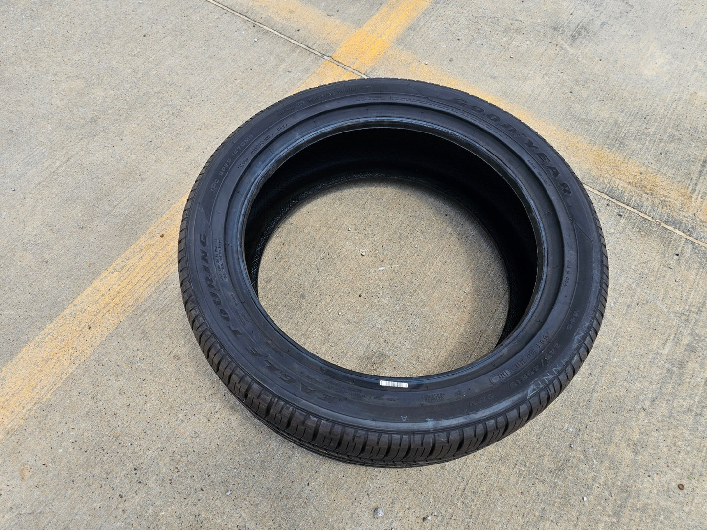 (1) 245/45/19 Goodyear Eagle Touring tire 245/45R19 98V M+S NEW