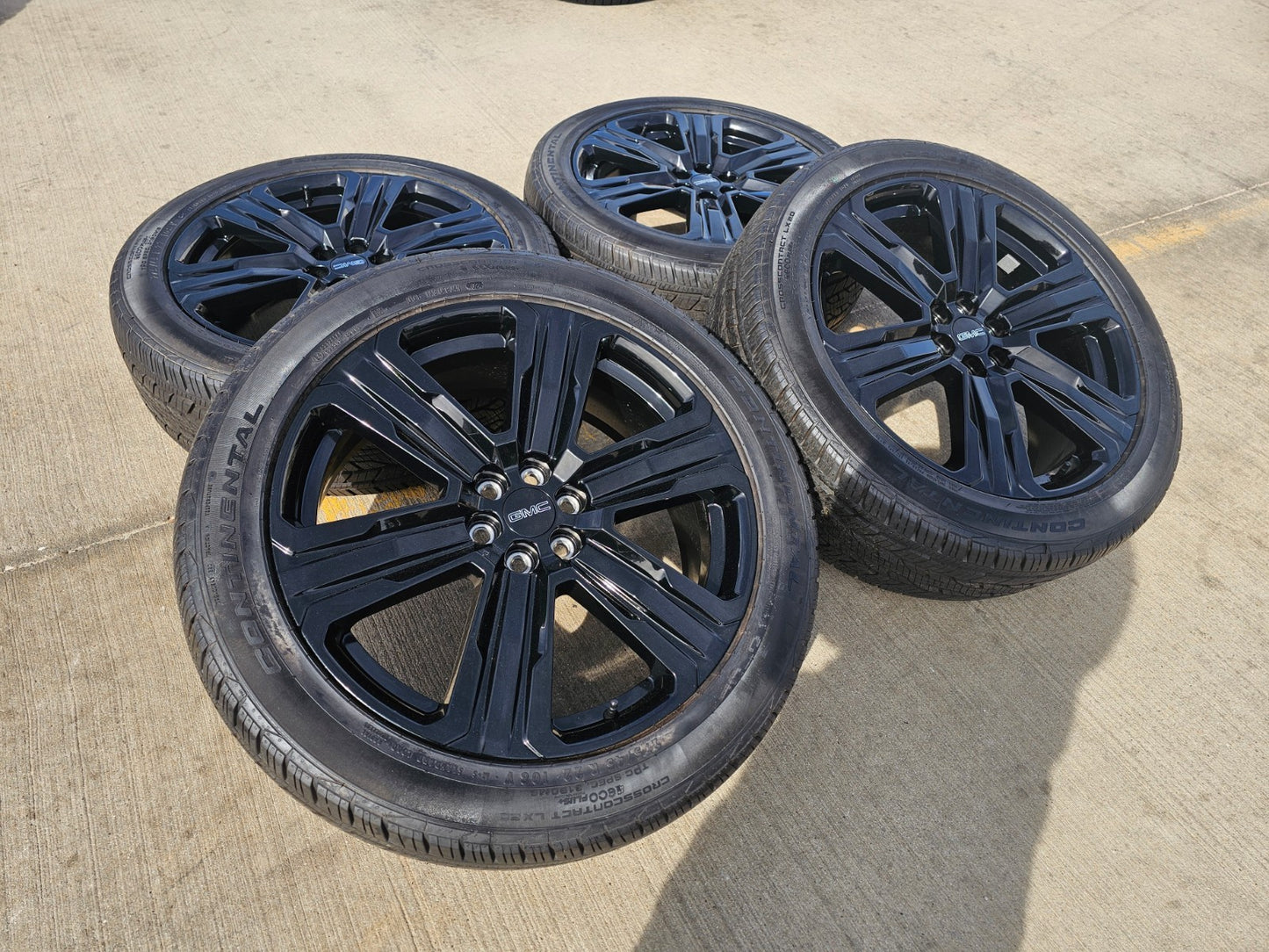 22" GMC Acadia OEM wheels rims Blazer Traverse Buick Enclave XT6 2025 2026 NEW