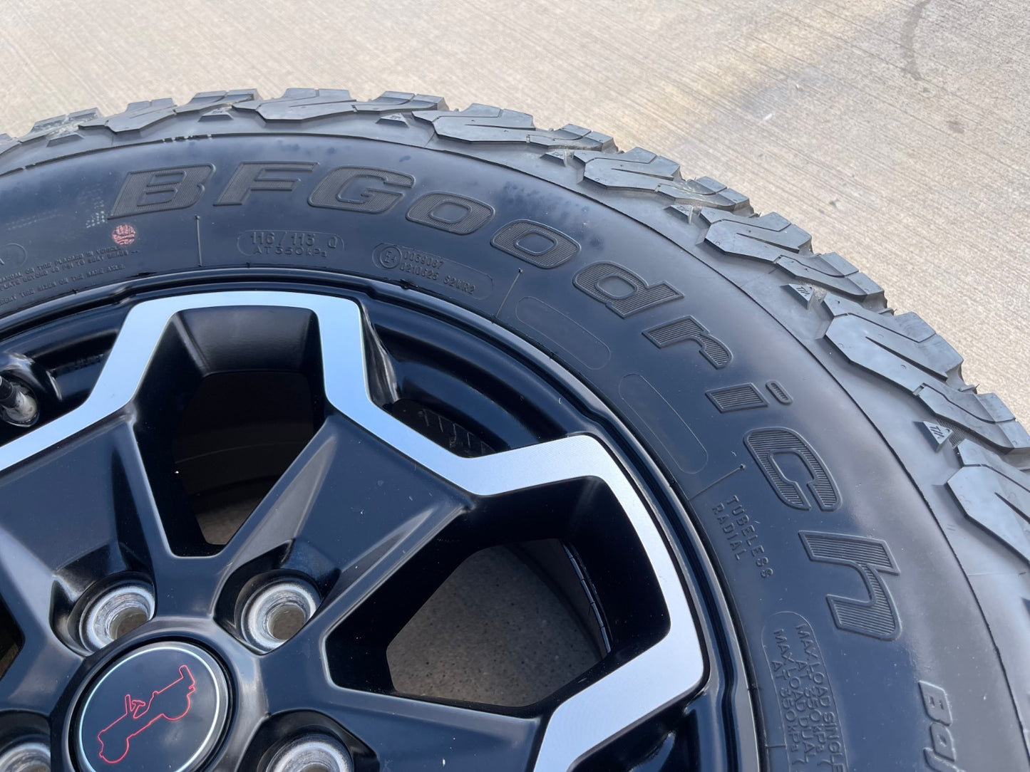 17" Jeep Wrangler RUBICON OEM wheels rims tires 9237 SET black BFG 33"