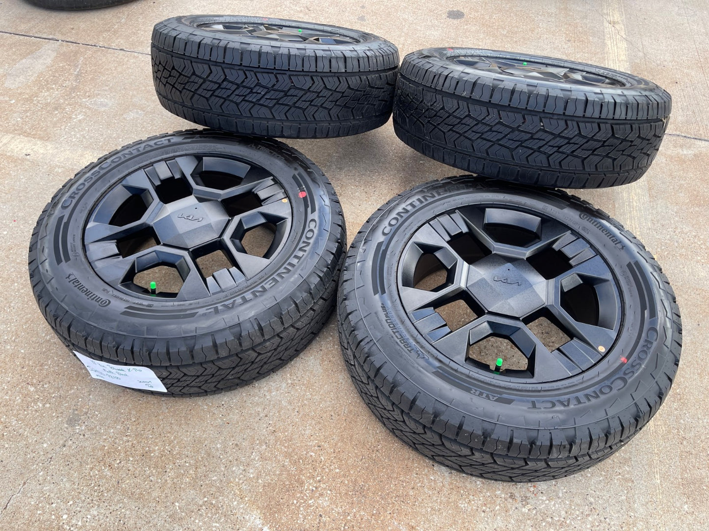 18" Kia Telluride X-PRO OEM wheels rims Sorento Sedona CONTINENTAL 2026 2027 NEW