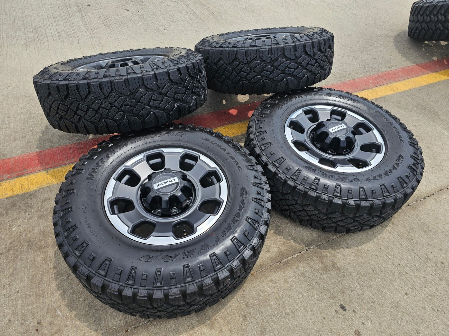 18" Ford F-250 F-350 OEM TREMOR 10482 rims wheels tires 35" GOODYEAR DURATRAC