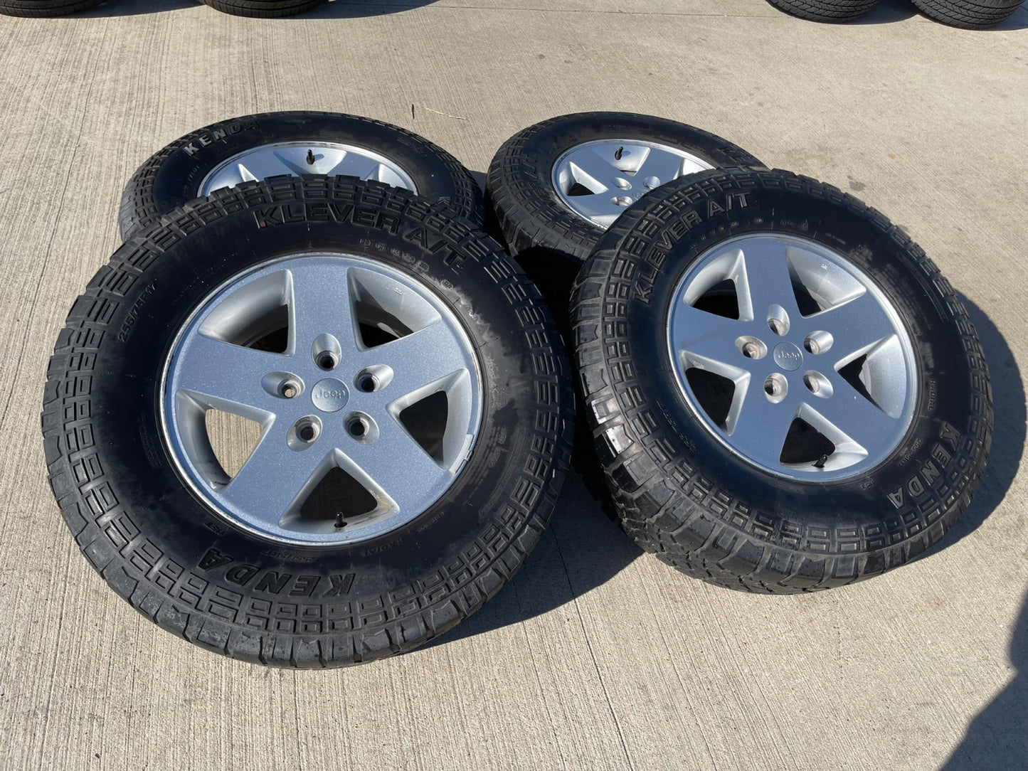 17" Jeep Gladiator OEM wheels rims 9074 Wrangler Kenda Klever A/T