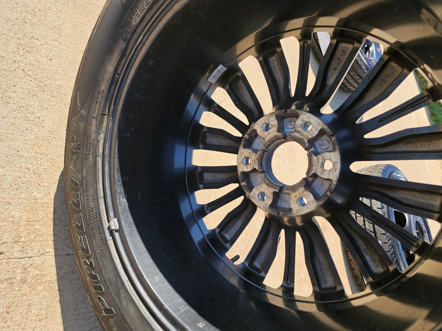 (1) 20" Nissan Titan Armada Infiniti QX80 OEM 62858 wheel rim 2024 2025 2026