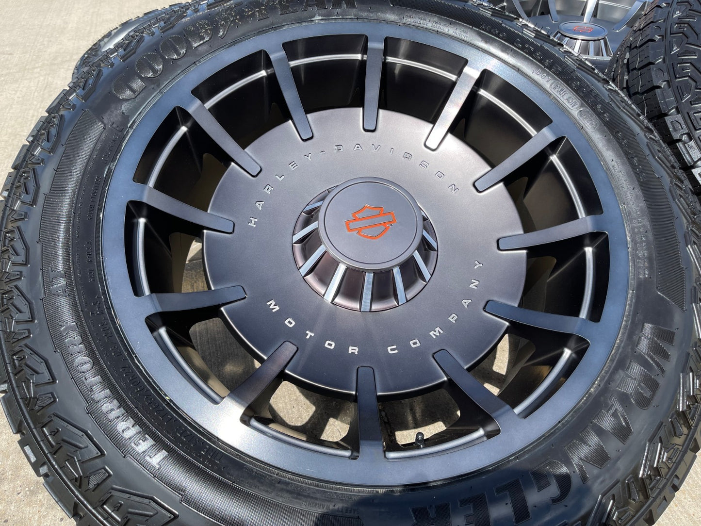 22" 22x10 Chevy Silverado Tahoe Suburban HARLEY DAVIDSON OEM wheels rims NEW 35"
