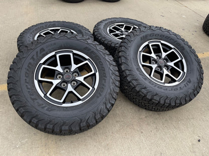 17" Jeep Wrangler Rubicon OEM 95730 9327 wheels rims Gladiator BFG KO2 A/T 33"