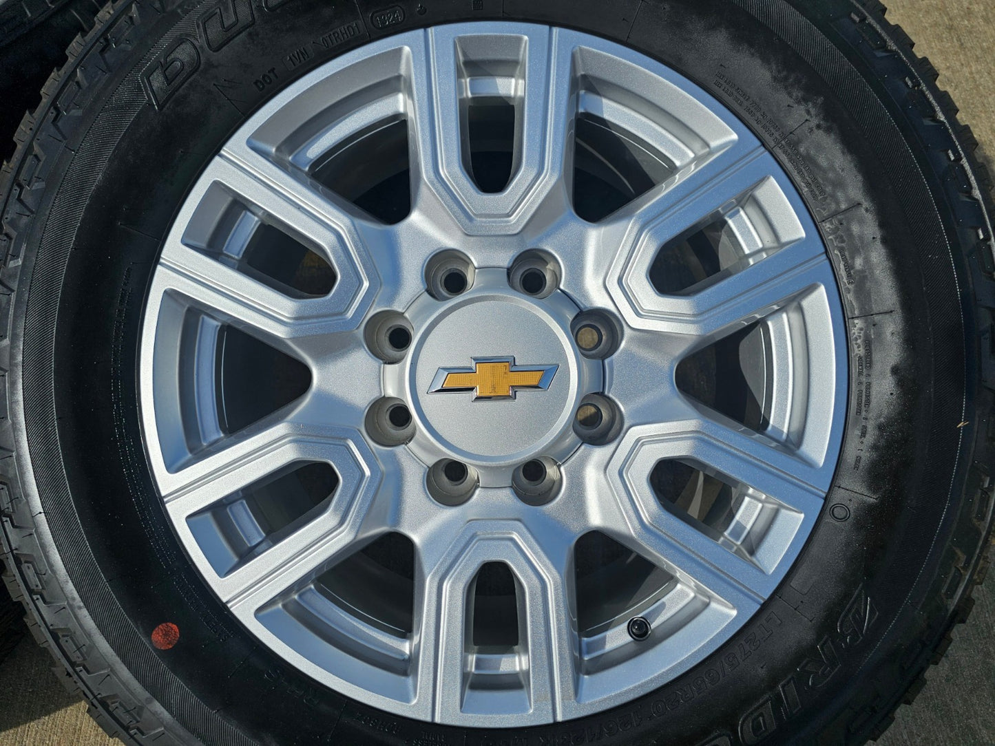 20" GMC Sierra AT4 2500 3500 OEM wheels rims 5950 Silverado BRIDGESTONE DUELER
