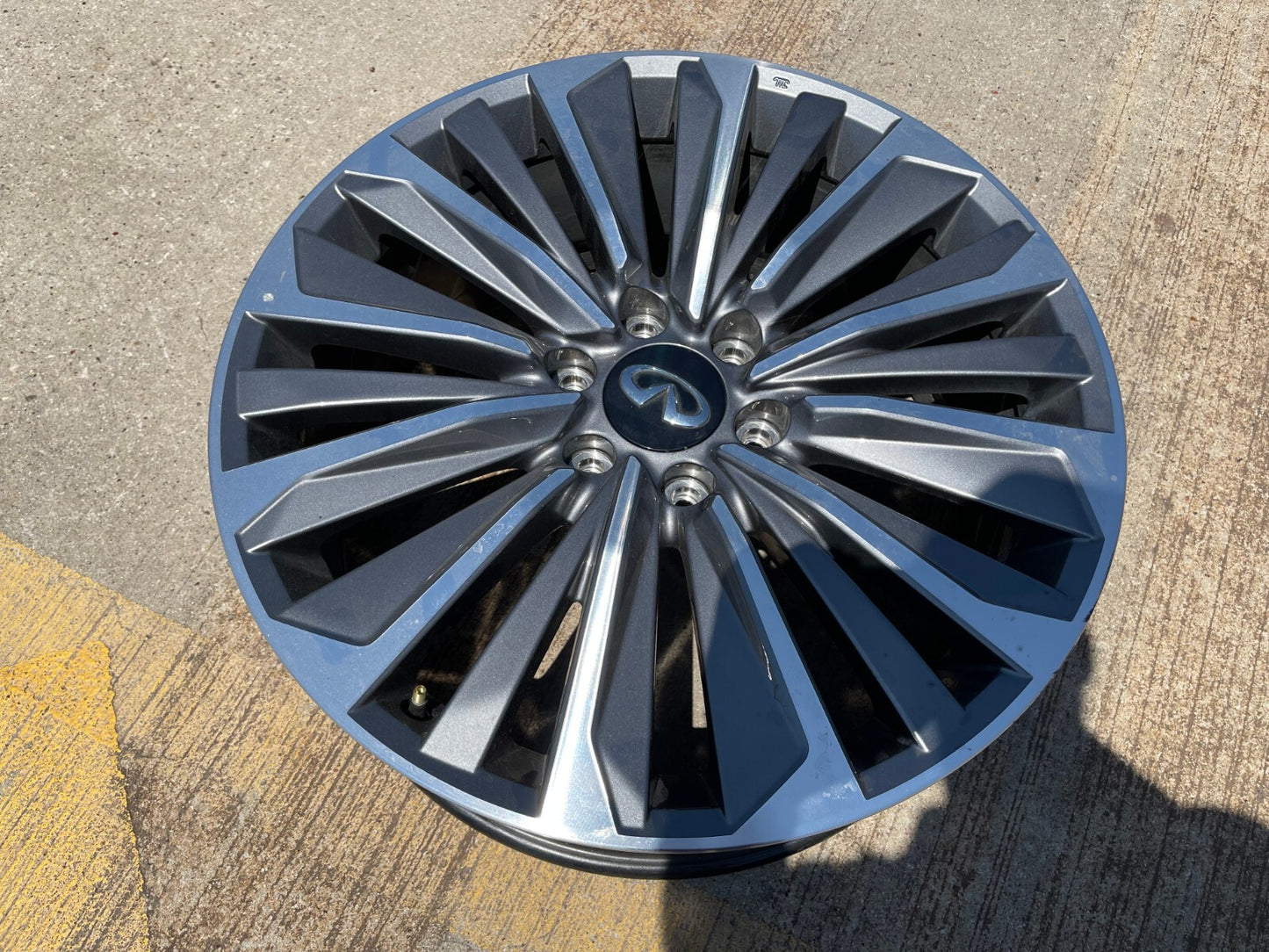 (1) 22" Infiniti QX80 QX56 Nissan Titan Armada OEM wheel rim 2024 2025